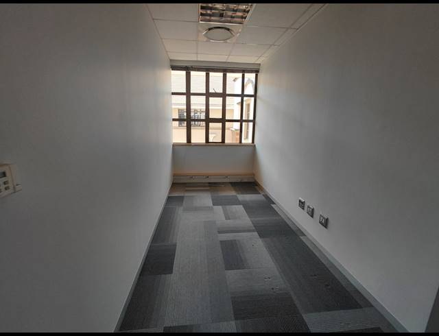 1,091M² OFFICE TO LET IN BRYANSTON